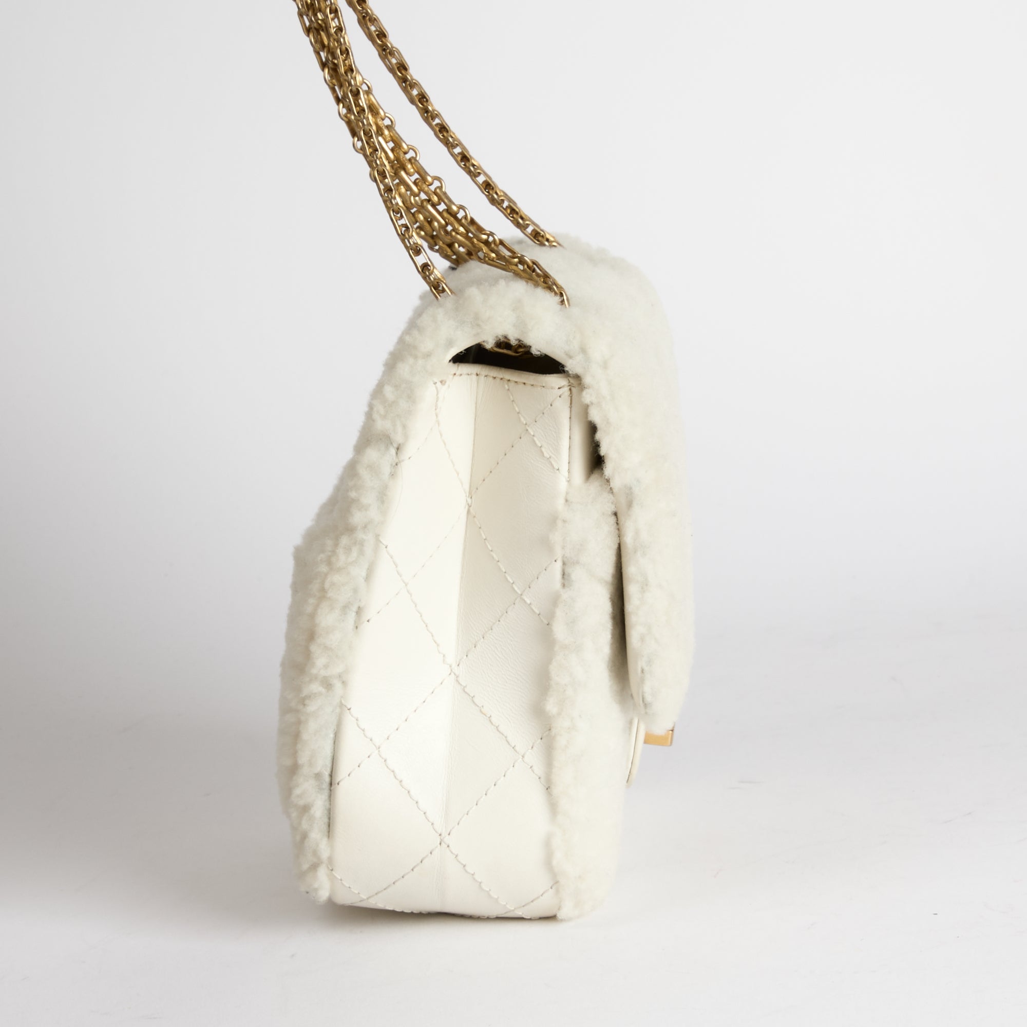 CHANEL - Sac bandoulière Mini 2.55 vertical Fourrure Shearling Blanc - Hand Shoulder bag