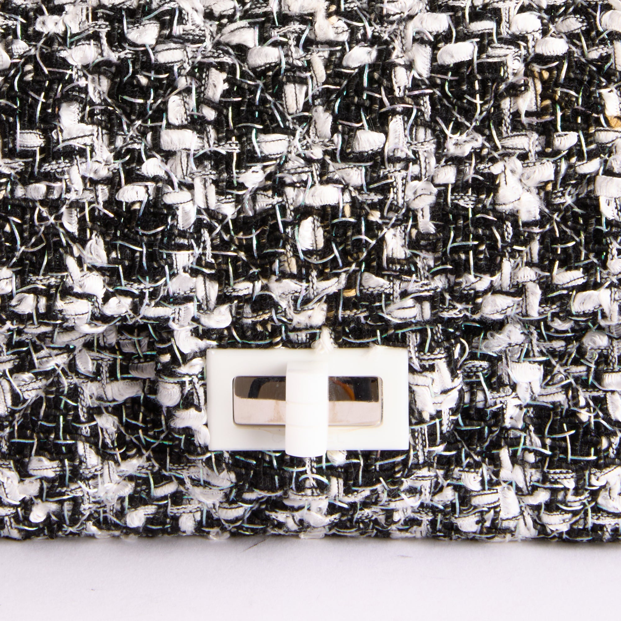 CHANEL - Sac bandoulière 2.55 Tweed Noir et Blanc - Hand bag