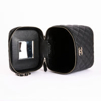 CHANEL - Sac bandoulière Vanity CC cuir caviar noir - Hand Bag