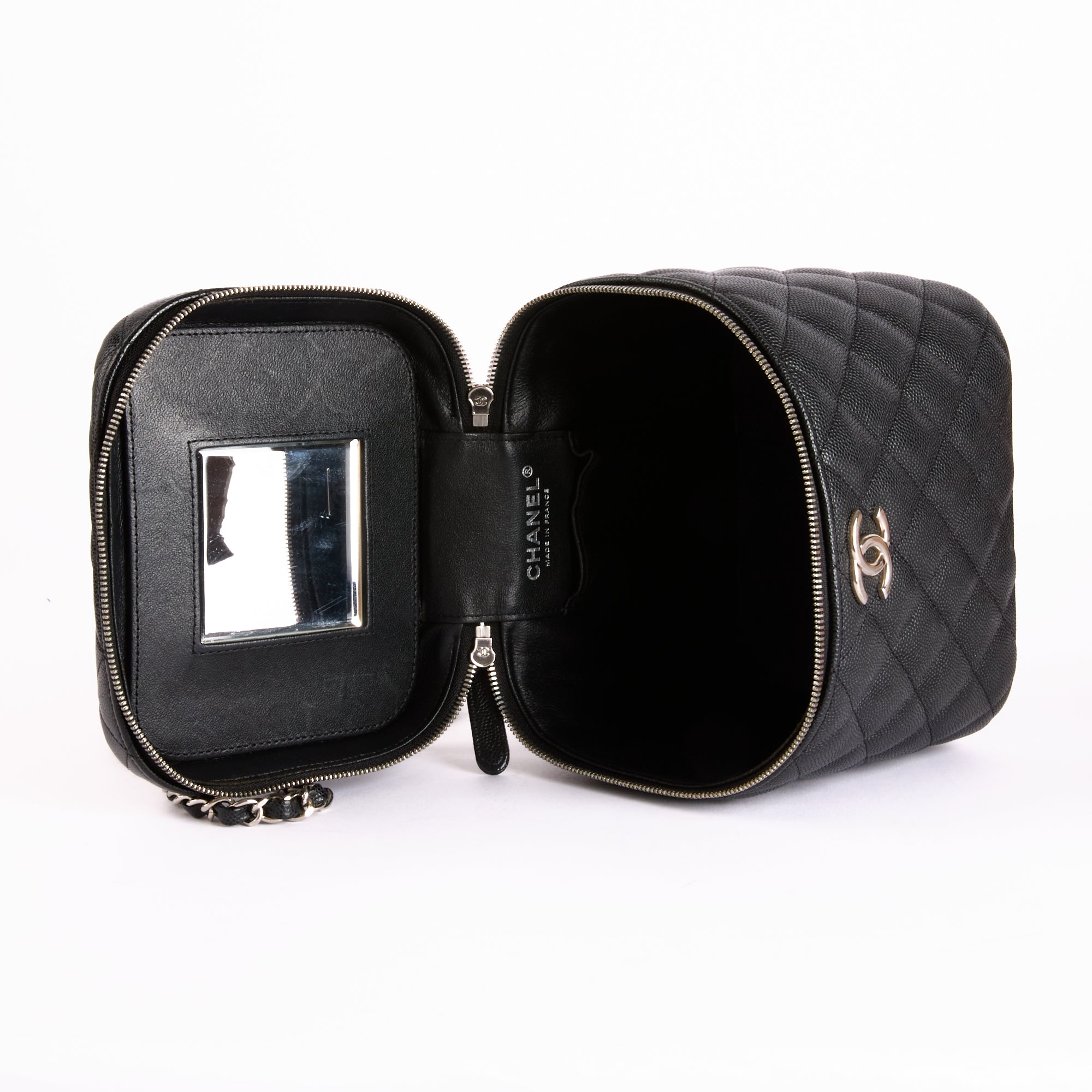 CHANEL - Sac bandoulière Vanity CC cuir caviar noir - Hand Bag