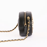 CHANEL - Sac bandoulière Coco Mark plaque doré cuir noir - Hand bag