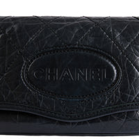 CHANEL - Black Quilted Leather Logo Handbag - Hand bag 