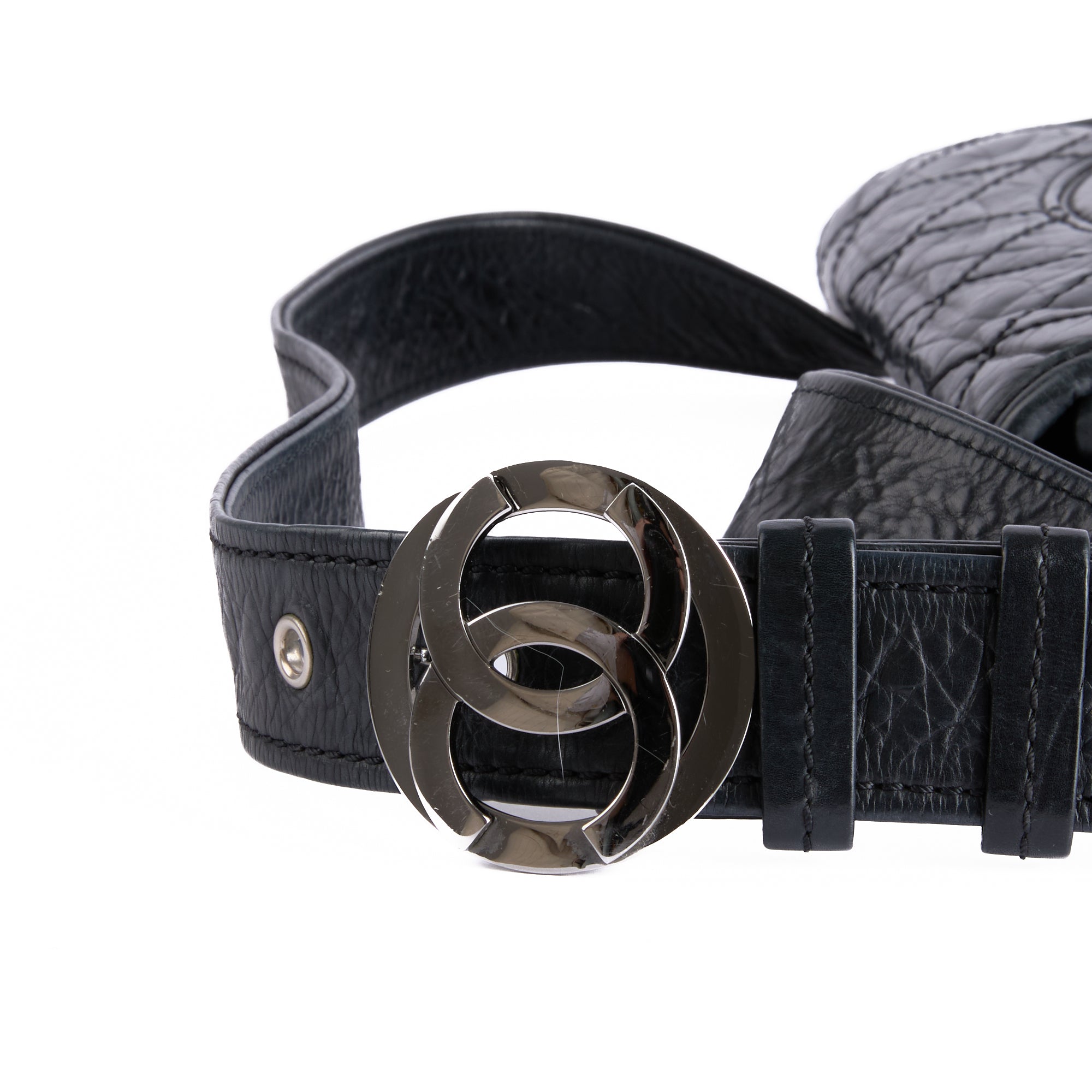 CHANEL - Black Quilted Leather Logo Handbag - Hand bag 