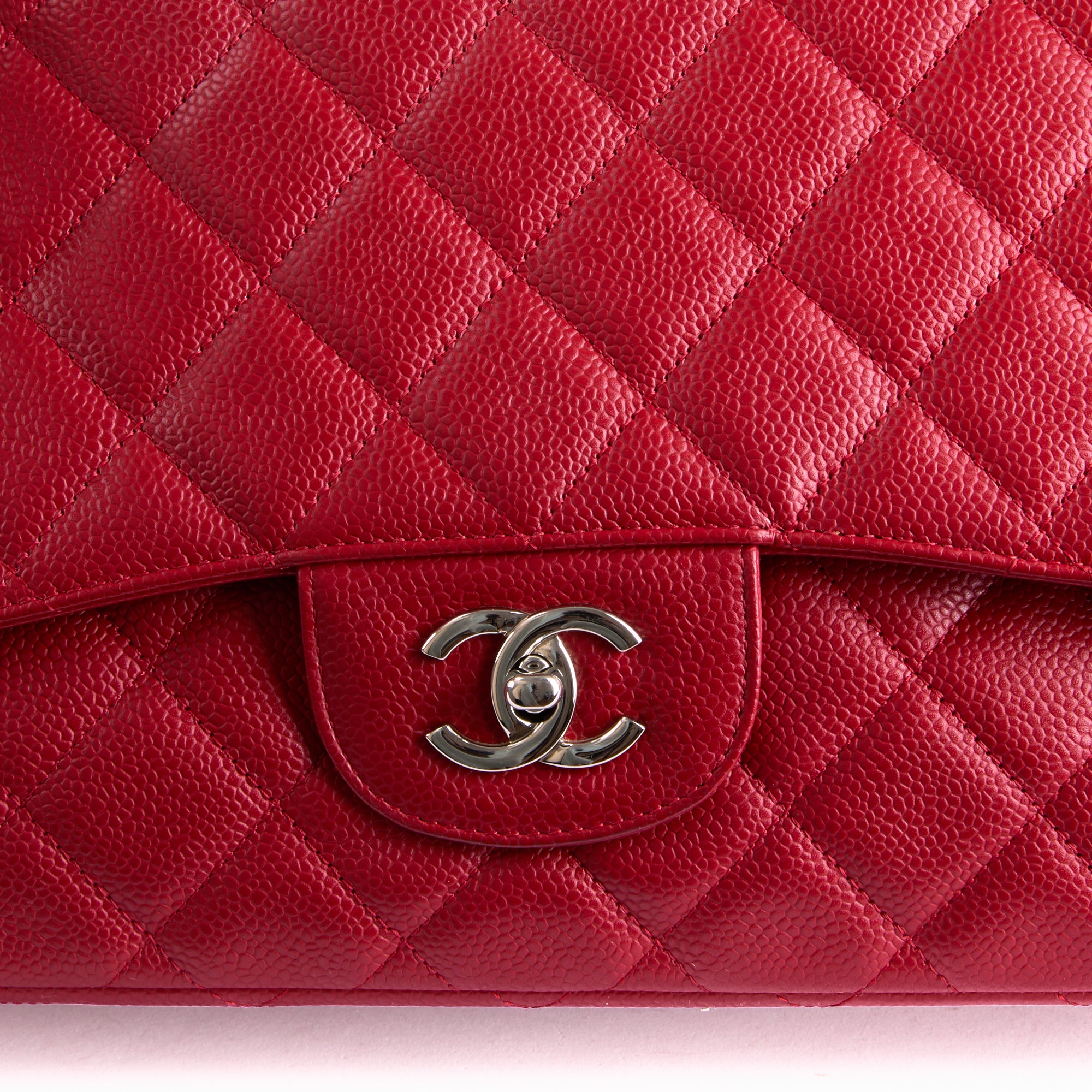 CHANEL - Sac à main Timeless Maxi Jumbo cuir caviar rouge - Hand bag