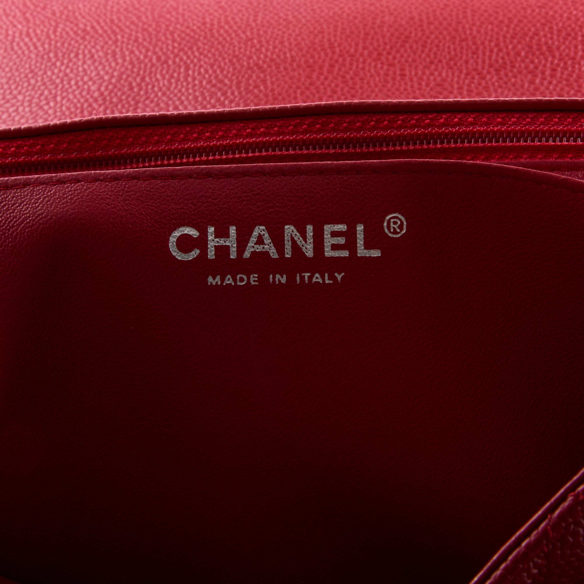 CHANEL - Sac à main Timeless Maxi Jumbo cuir caviar rouge - Hand bag