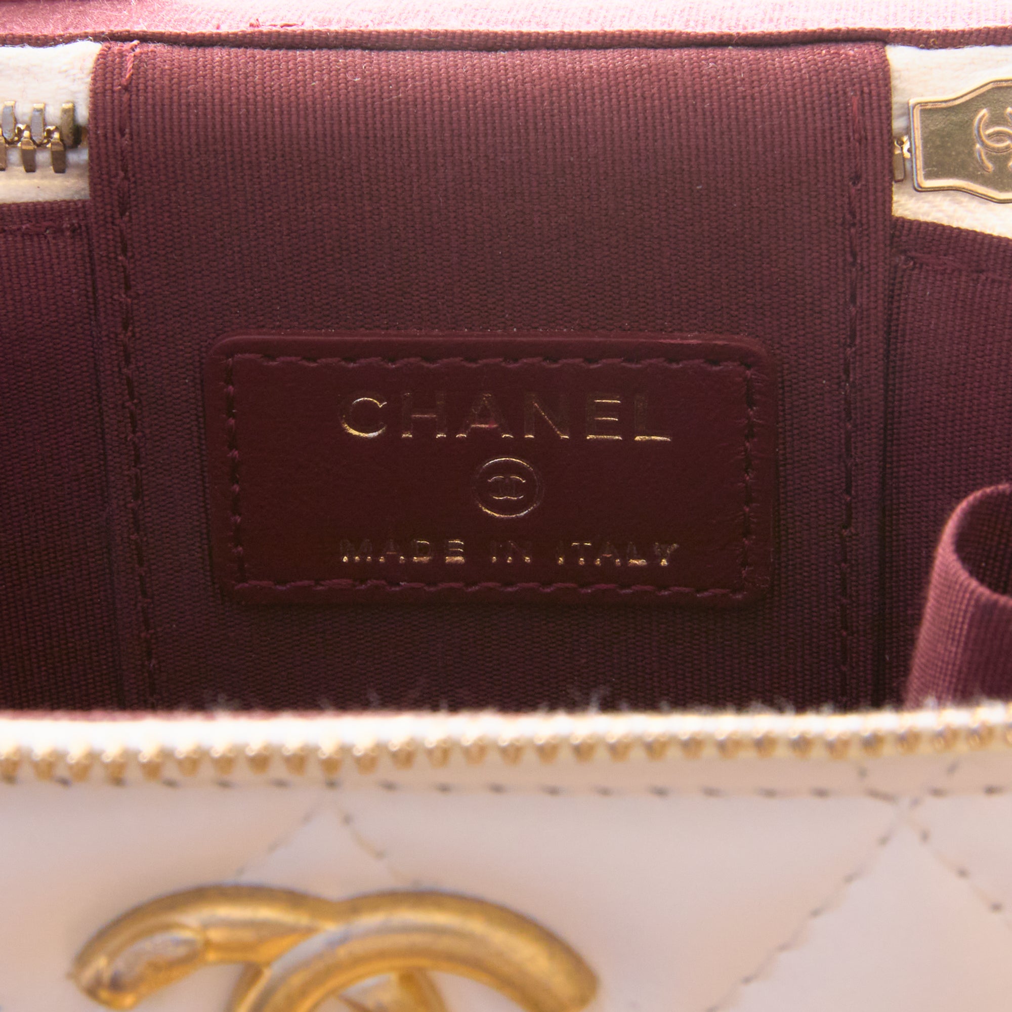CHANEL - Sac bandoulière Mini Vanity logo CC cuir blanc - Hand bag