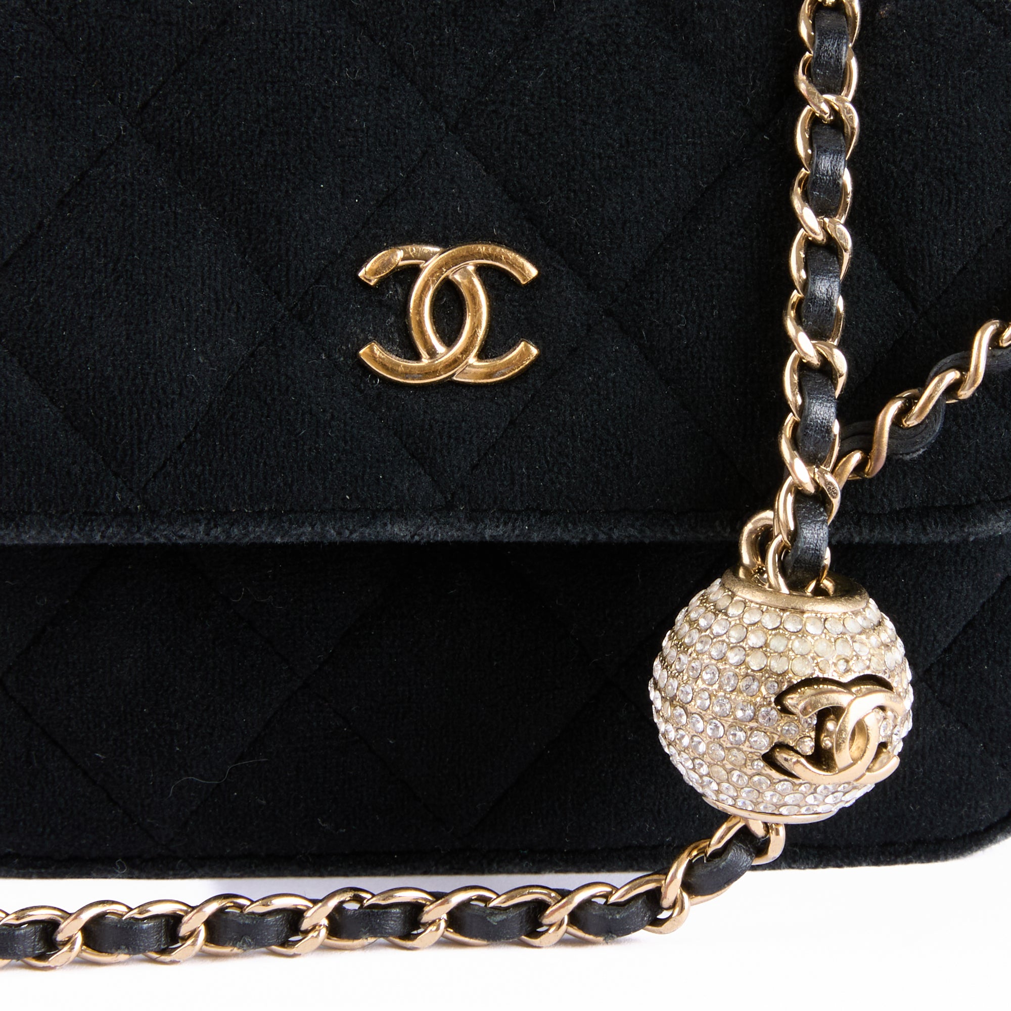 CHANEL - Sac bandoulière Mini Logo CC velours noir - Hand bag