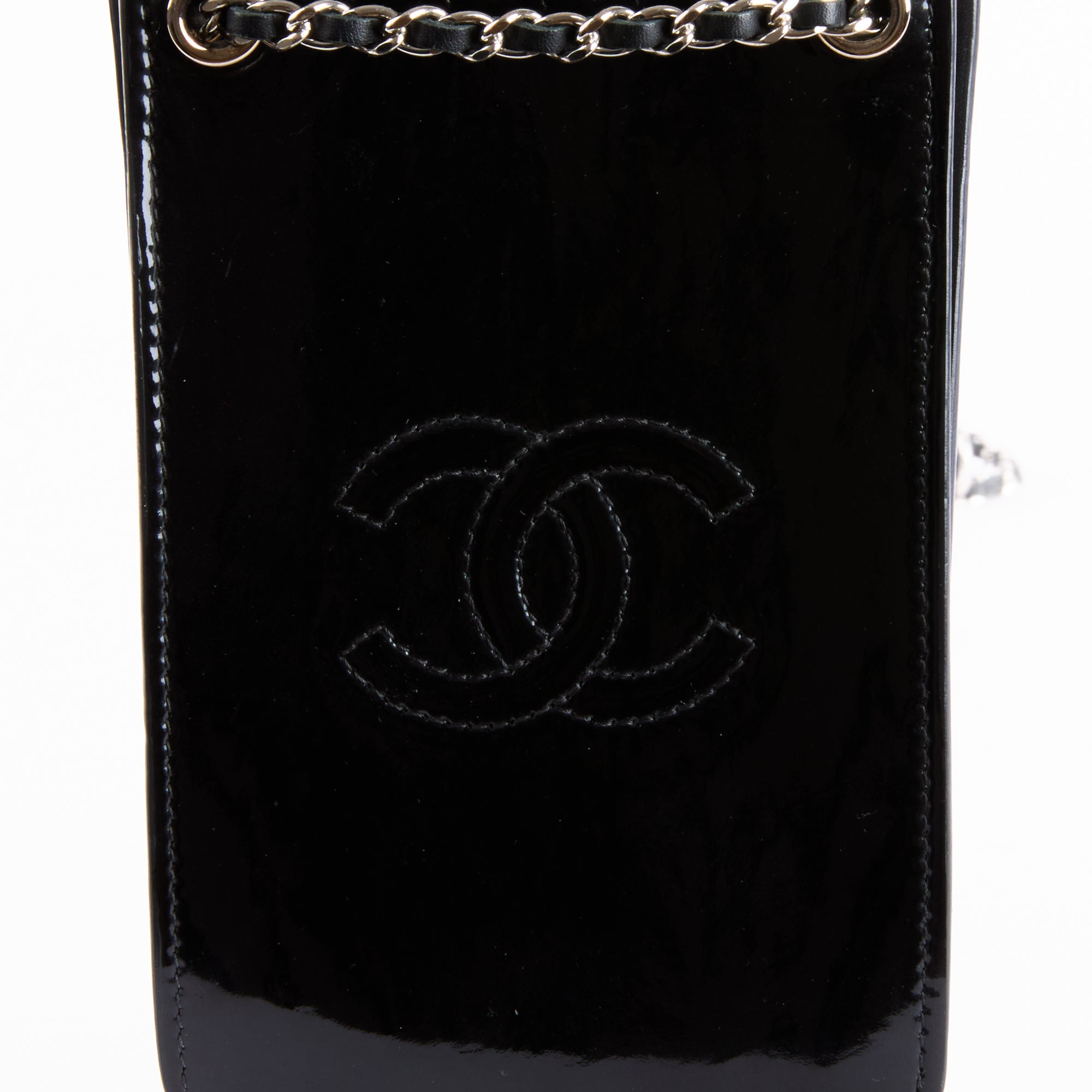 CHANEL - CC Logo Phone Case shoulder bag in black patent leather - Handbag 