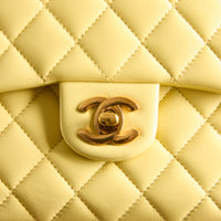 CHANEL - Sac à dos Timeless cuir matelassé jaune - Hand bag