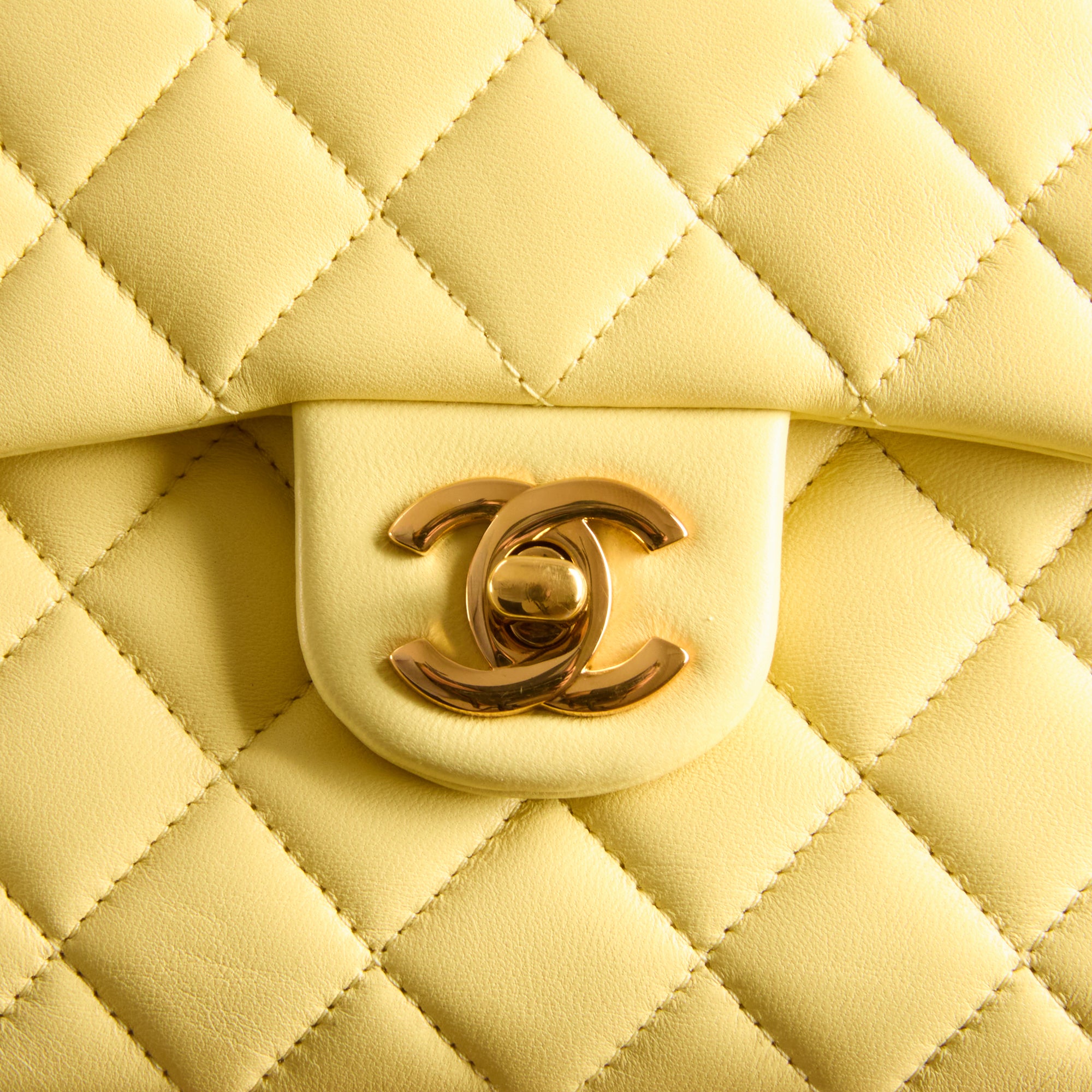 CHANEL - Sac à dos Timeless cuir matelassé jaune - Hand bag