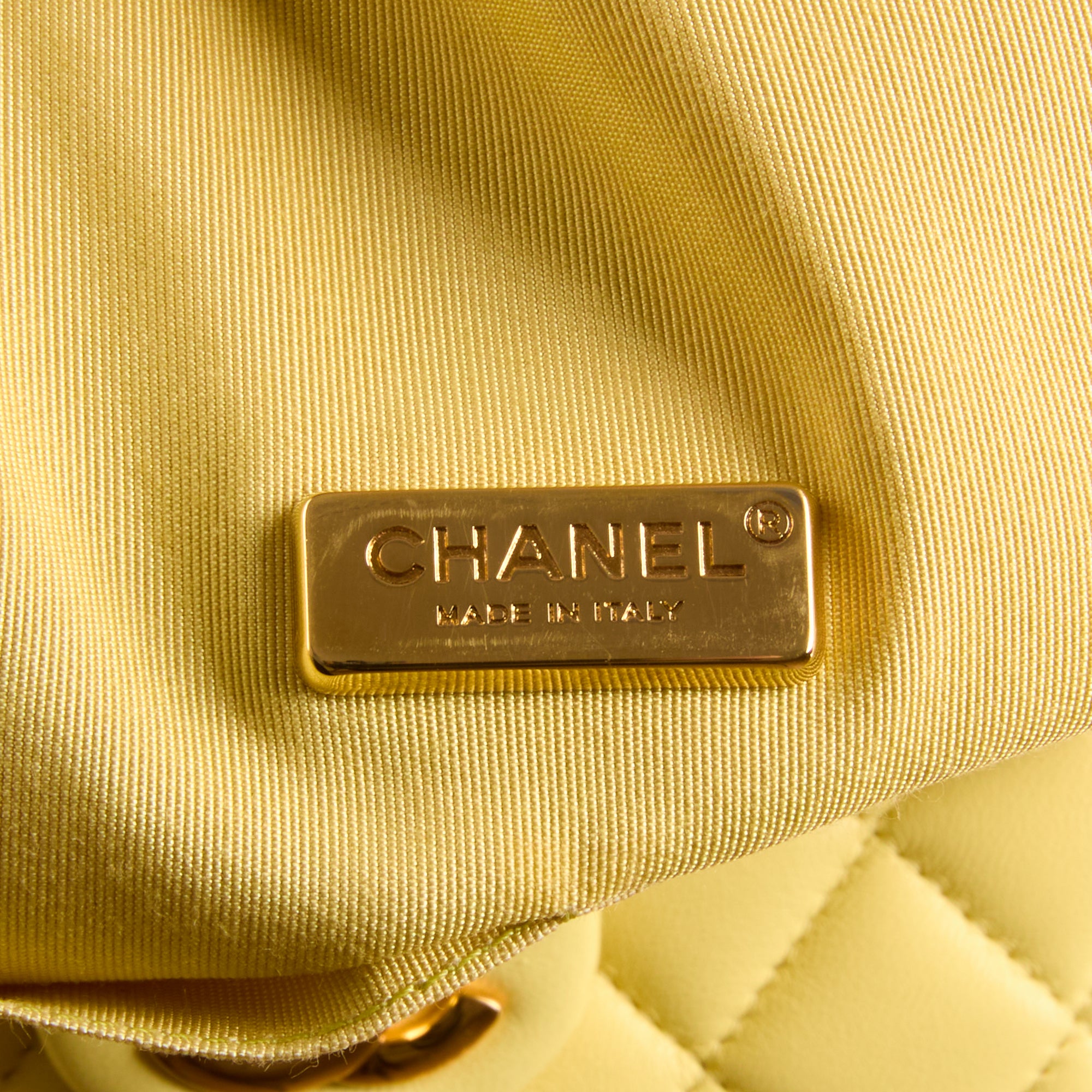 CHANEL - Sac à dos Timeless cuir matelassé jaune - Hand bag