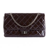 CHANEL - Sac bandoulière 2.55 Jumbo cuir vernis violet - Hand bag