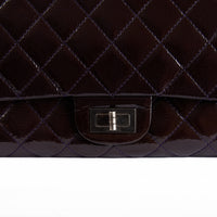 CHANEL - Sac bandoulière 2.55 Jumbo cuir vernis violet - Hand bag