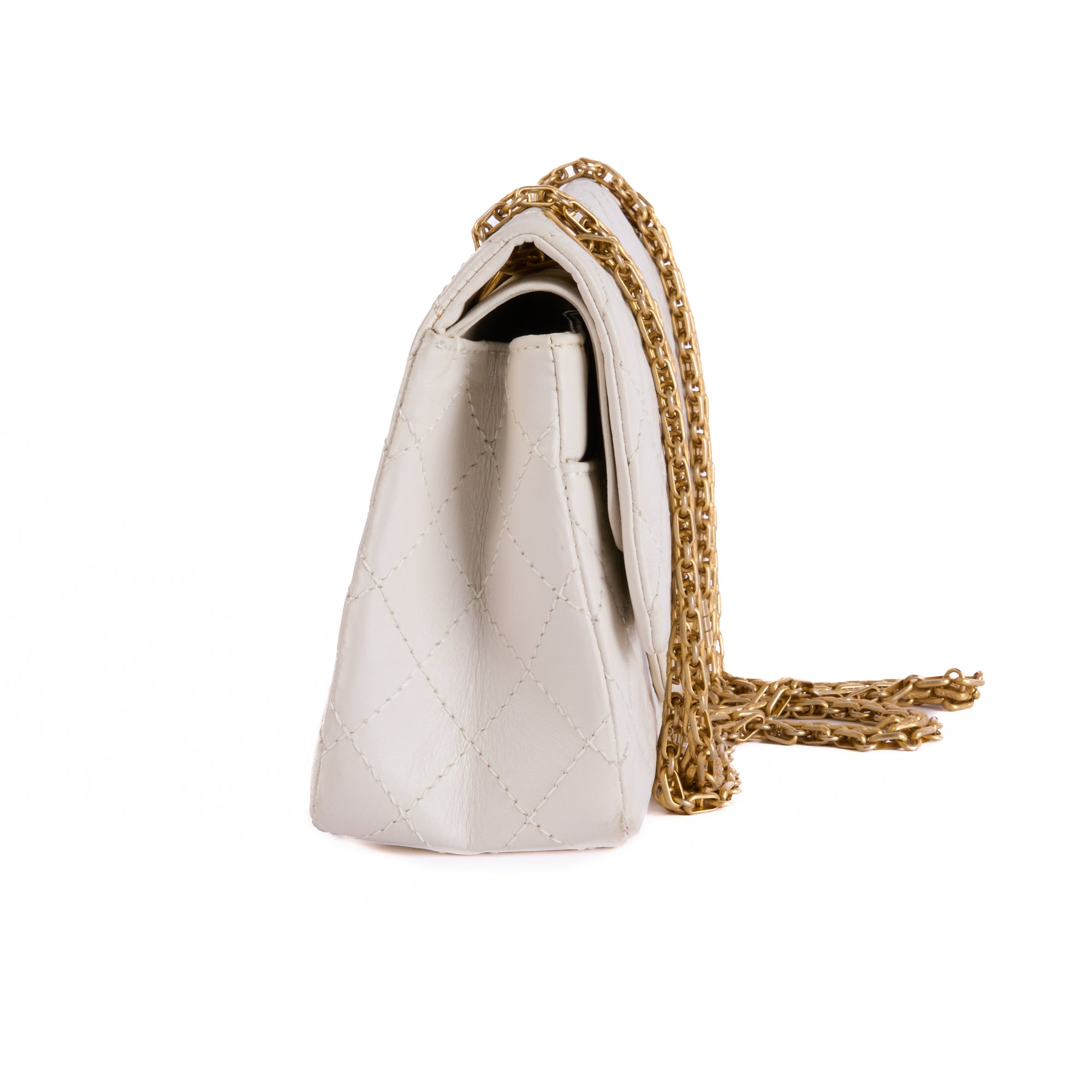 CHANEL - Sac bandoulière 2.55 Classique Medium cuir blanc - Hand bag