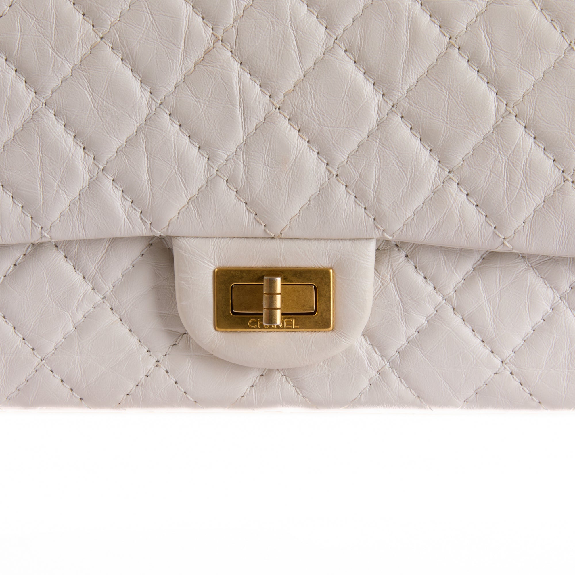 CHANEL - Sac bandoulière 2.55 Classique Medium cuir blanc - Hand bag