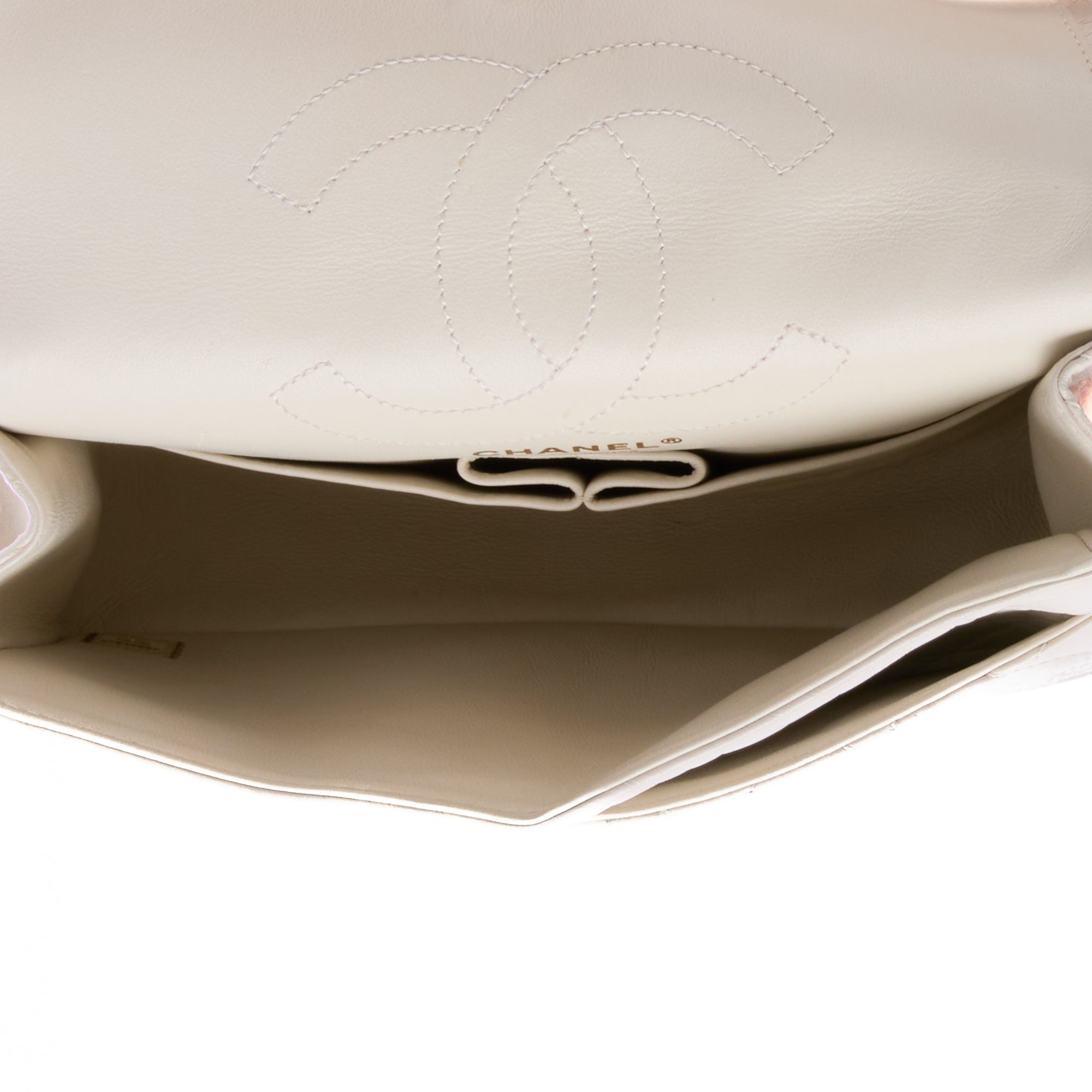 CHANEL - Sac bandoulière 2.55 Classique Medium cuir blanc - Hand bag