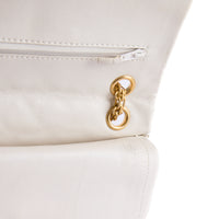 CHANEL - Sac bandoulière 2.55 Classique Medium cuir blanc - Hand bag