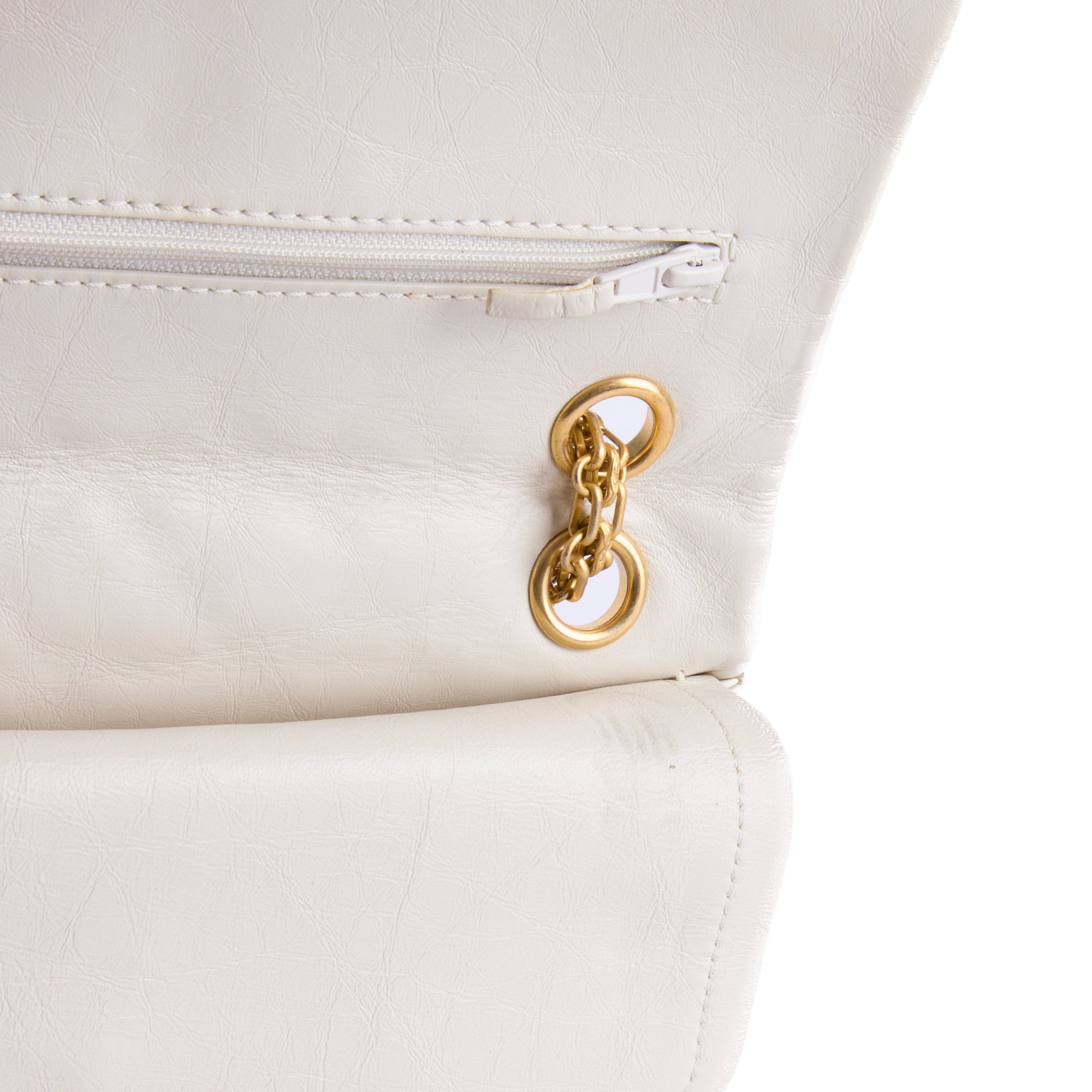 CHANEL - Sac bandoulière 2.55 Classique Medium cuir blanc - Hand bag