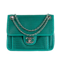 CHANEL - Sac bandoulière Up in the Air cuir perforé vert - Hand bag