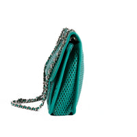 CHANEL - Sac bandoulière Up in the Air cuir perforé vert - Hand bag