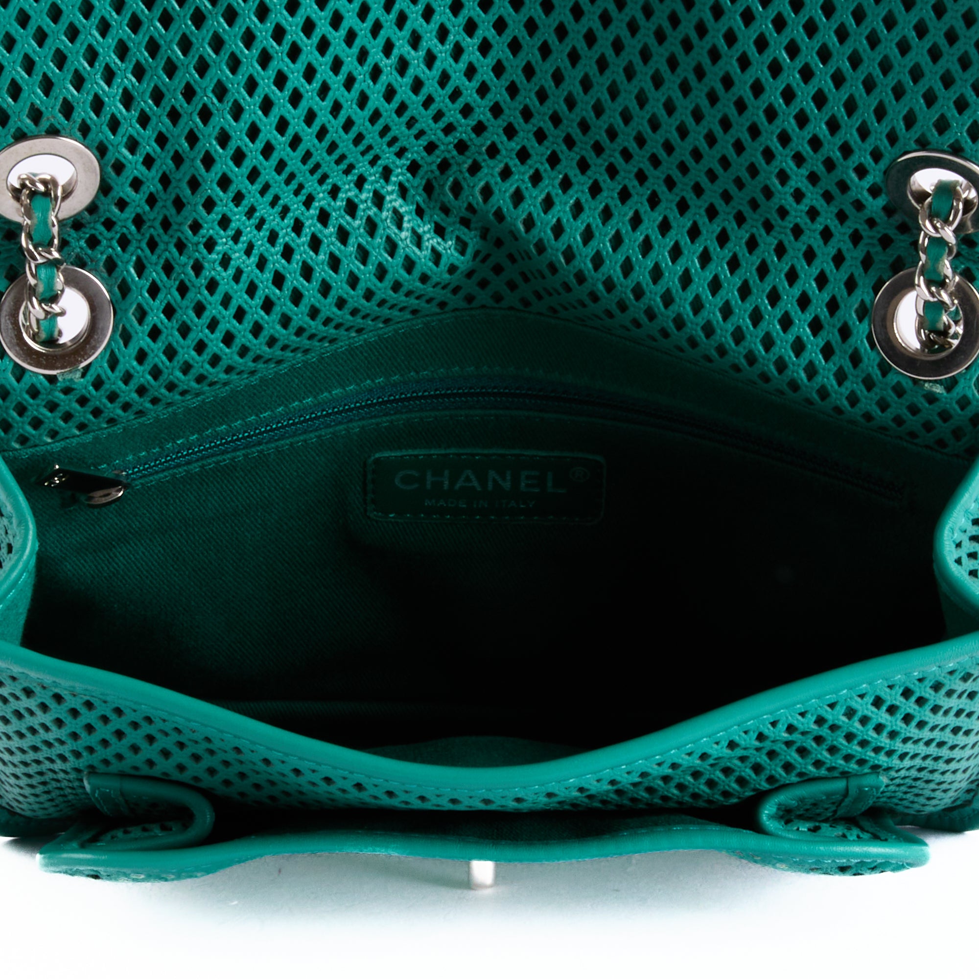 CHANEL - Sac bandoulière Up in the Air cuir perforé vert - Hand bag