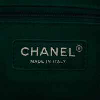 CHANEL - Sac bandoulière Up in the Air cuir perforé vert - Hand bag