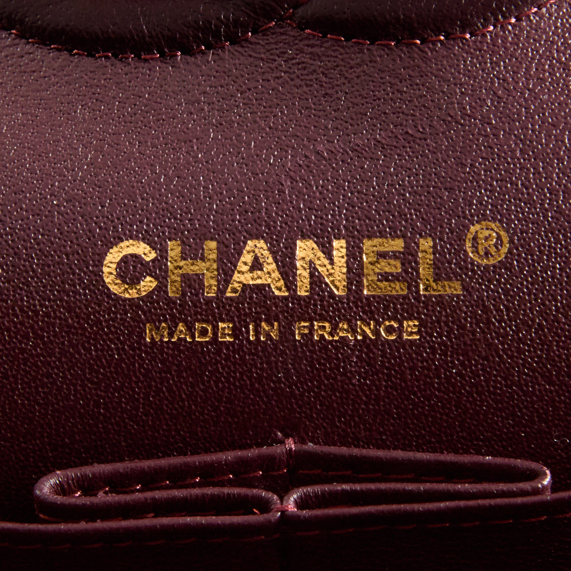 CHANEL - Sac bandoulière Timeless Medium Classique cuir caviar noir - Hand bag