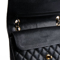 CHANEL - Sac bandoulière Timeless Medium classique cuir caviar noir - Hand bag