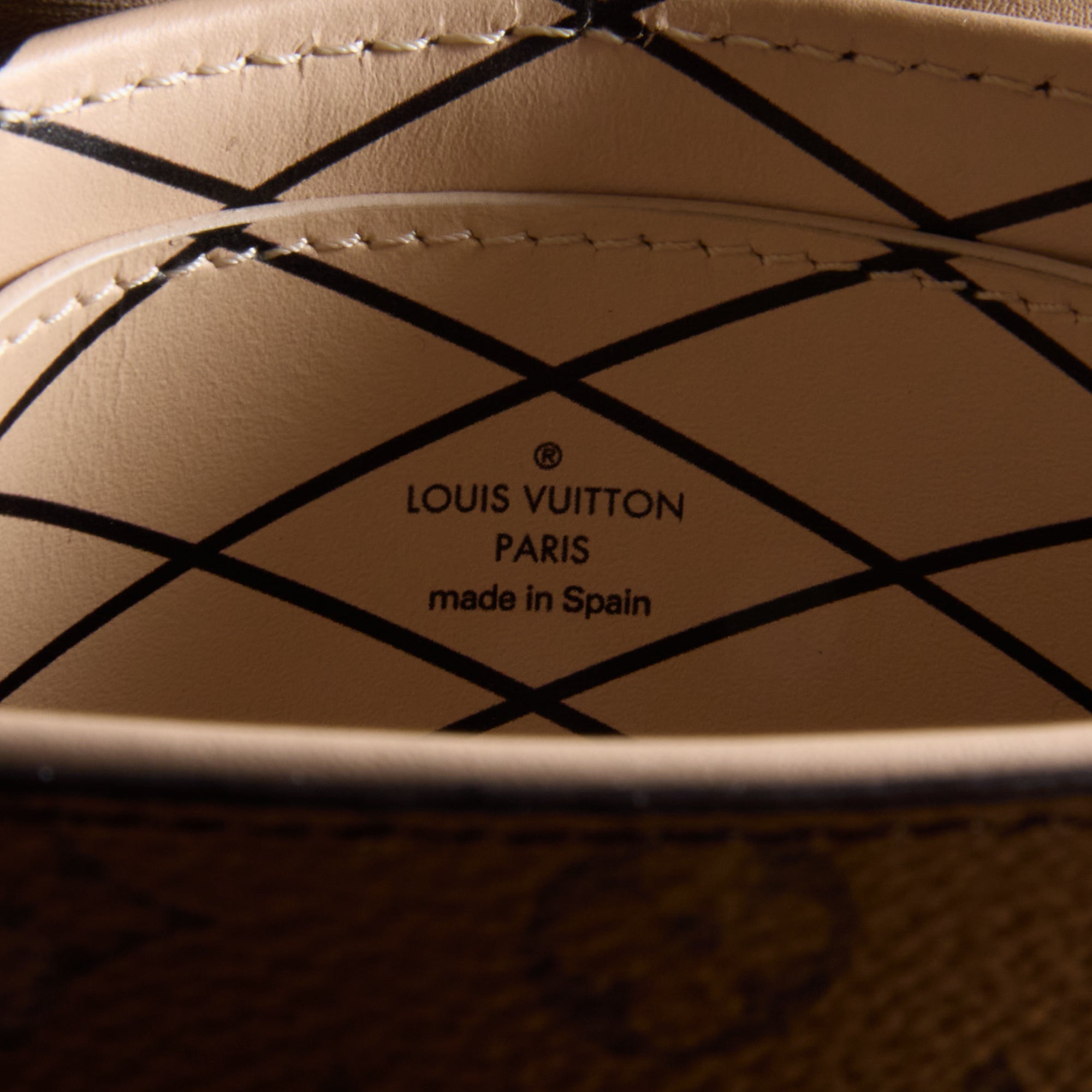 LOUIS VUITTON - Sac bandoulière Trunk Vertical Monogram Reverse - Hand bag